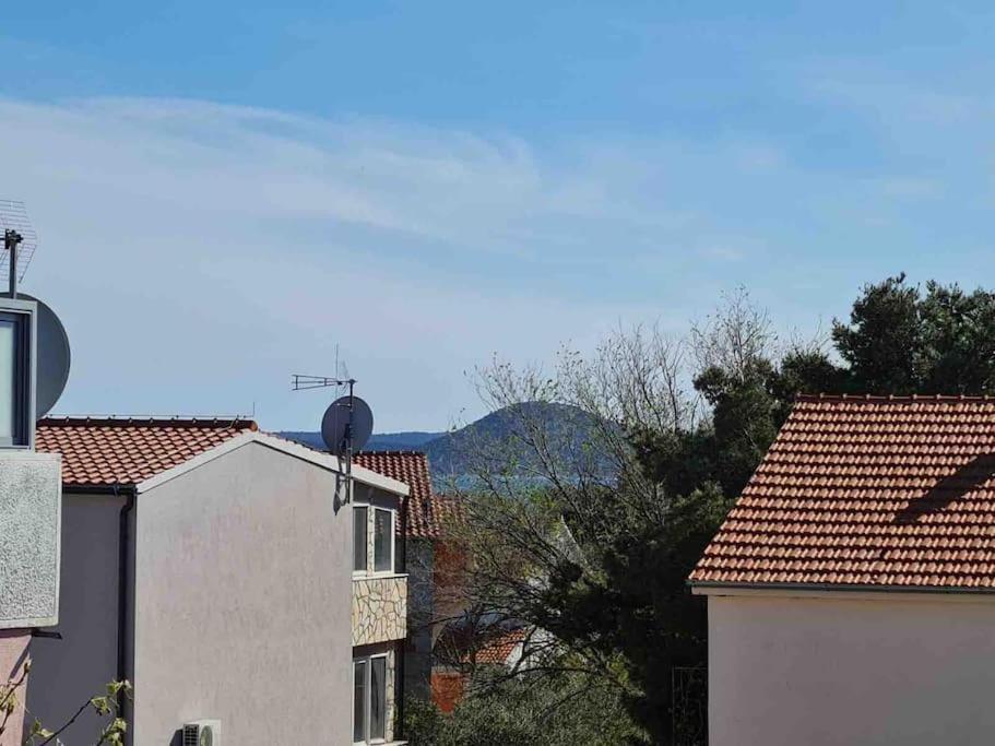 Appartement Prostorny Domov V Nejkrasnejsi Casti Chorvatska à Vodice Extérieur photo