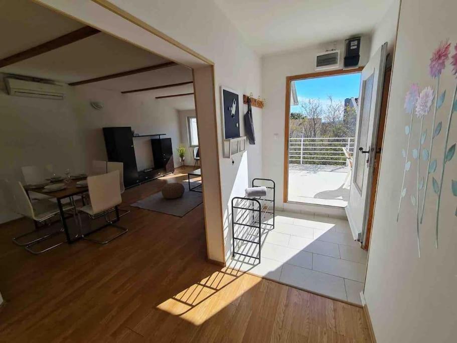 Appartement Prostorny Domov V Nejkrasnejsi Casti Chorvatska à Vodice Extérieur photo