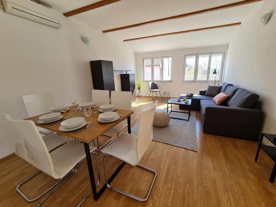 Appartement Prostorny Domov V Nejkrasnejsi Casti Chorvatska à Vodice Extérieur photo