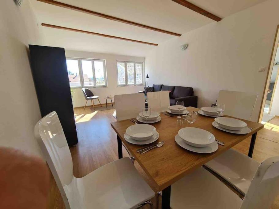 Appartement Prostorny Domov V Nejkrasnejsi Casti Chorvatska à Vodice Extérieur photo